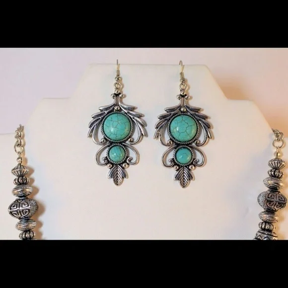 Turquoise Statement Necklace and Earrings Set - Picture 3 of 3